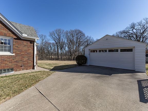 3rd image of 2200 10th St