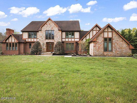 4th image of 105 Clover Court