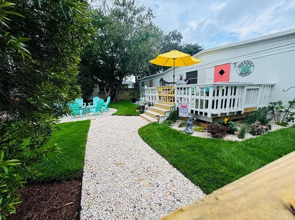 1607 Bonito Ln, Carolina Beach, NC 28428