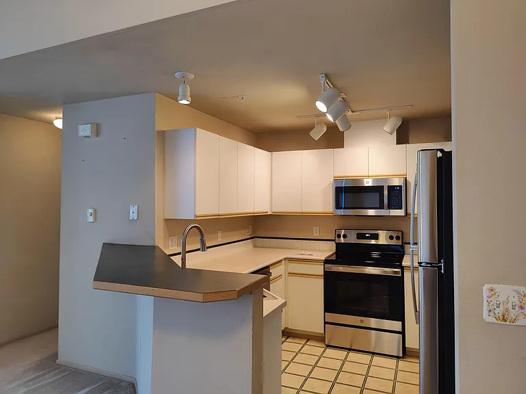 11130 SE 208th St #F202 — Photo 10