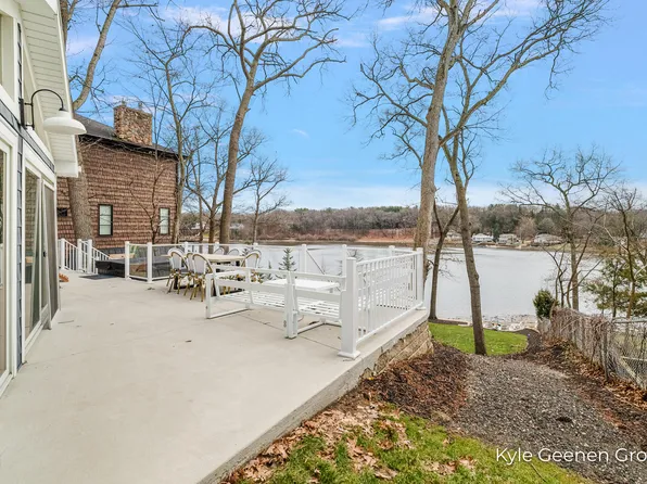 6365 Waters Edge Ln, Saugatuck, MI 49453