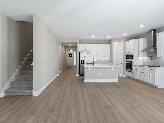 4th image of 4418 Lions Gate Ave