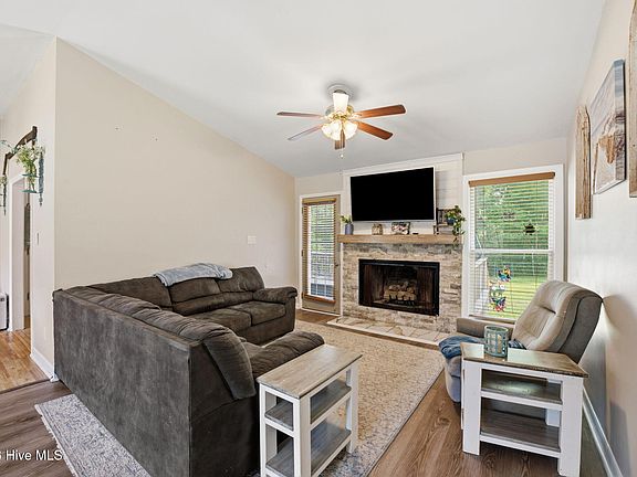 5th image of 211 Nottingham Drive