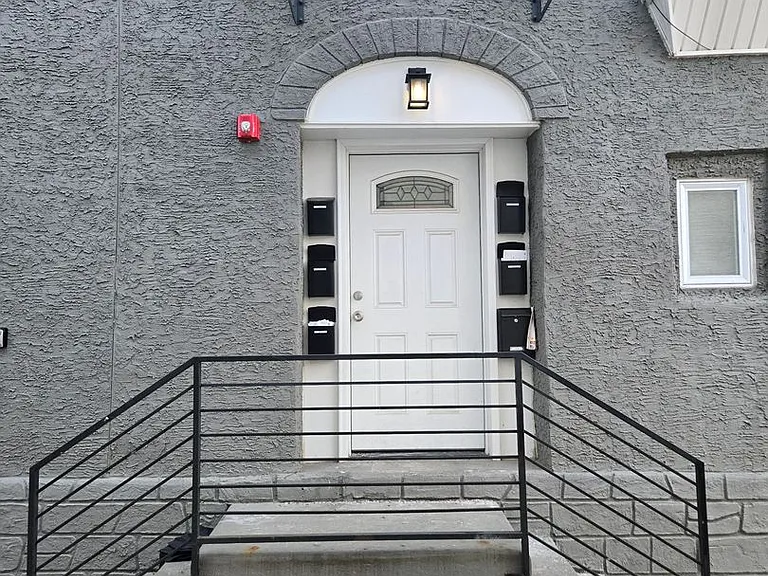 706 E Chelten Ave — Photo 2