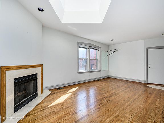 4th image of 2024 N Burling St #306