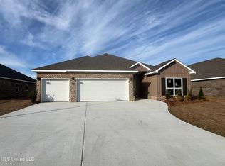 13420 Crane Dr, Ocean Springs, MS 39565
