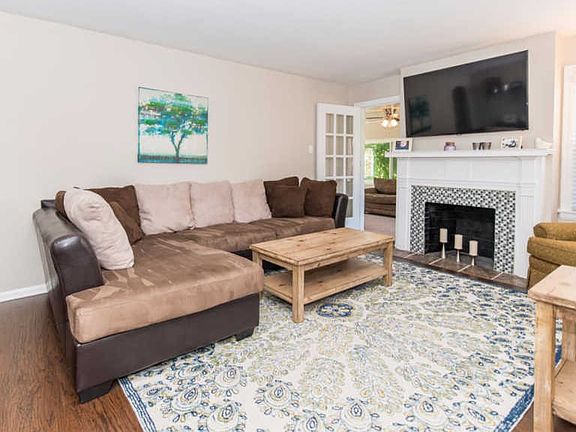 3rd image of 6722 Sampson Ln