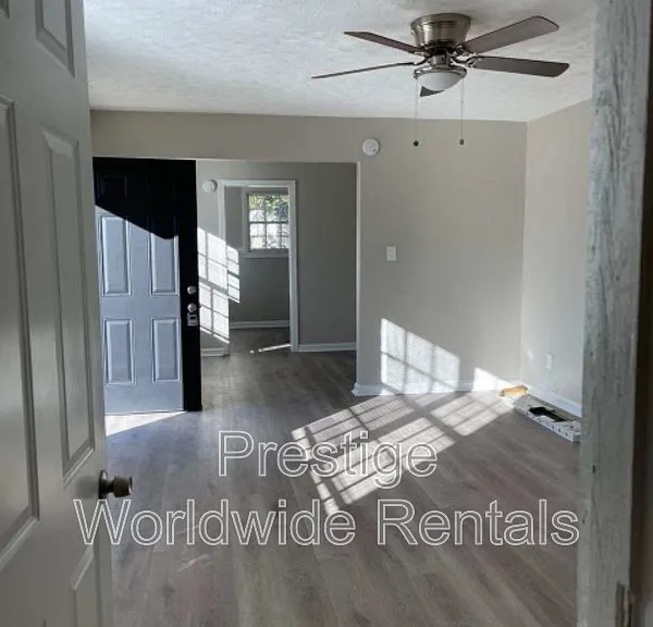 2338 Banks Ave — Photo 5