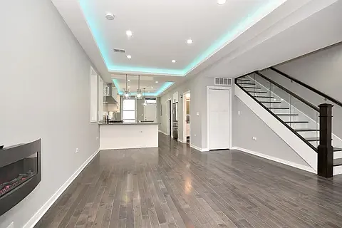 4 bed, 2.5 bath, 2400 sqft, $4,400 — Photo 4