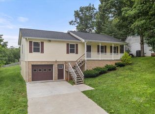 310 Ridgefield Ave, Stephens City, VA 22655