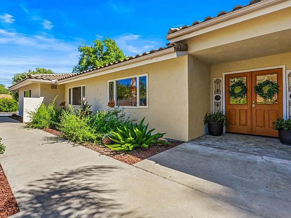 3rd image of 4472 La Canada Rd