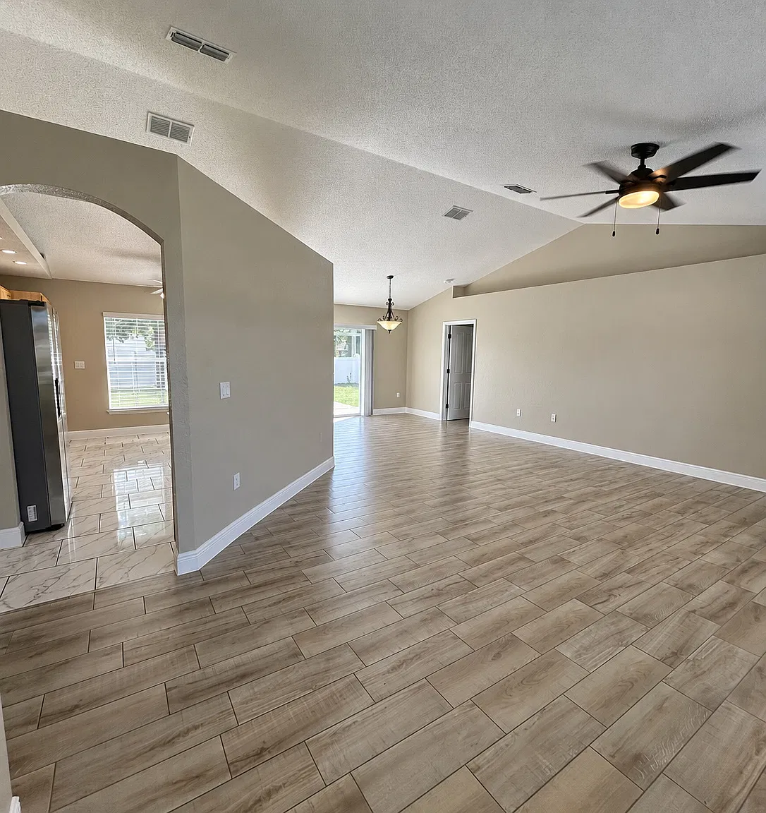3 bed, 2.0 bath, 1566 sqft, $2,100 — Photo 2