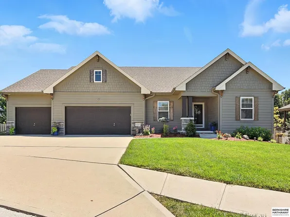 17217 Polk Cir, Omaha, NE 68135