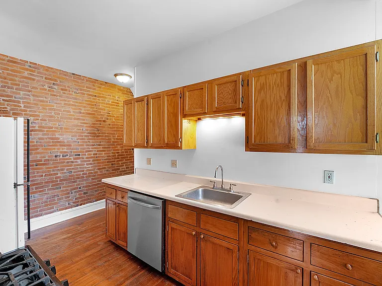 2419 Menard St — Photo 4
