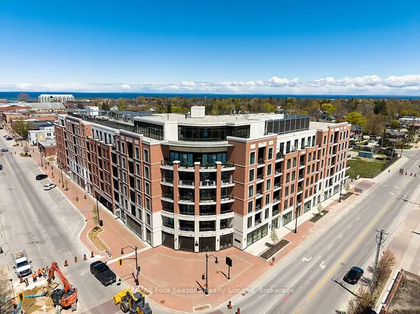 1 Hume St #402, Collingwood, ON L9Y 1W7