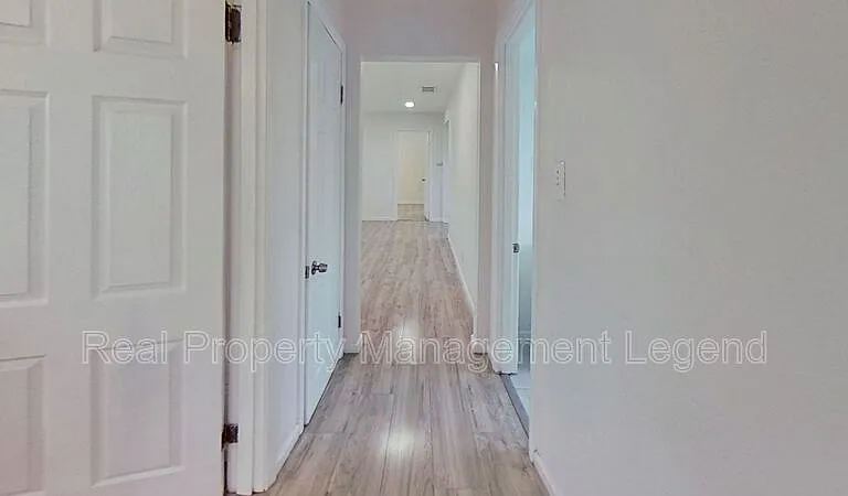 2320 Brockbank Dr — Photo 21
