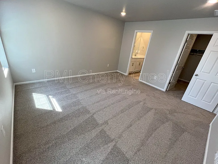 741 N Tempe St — Photo 17