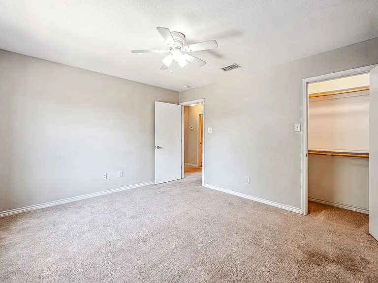 1401 N Columbia St — Photo 15