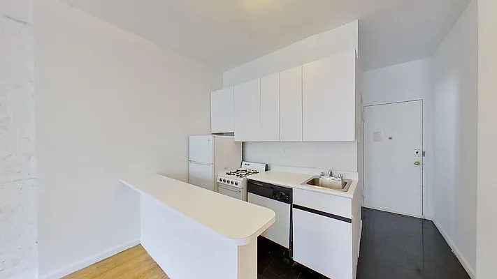 Rented by Bond New York | media 3