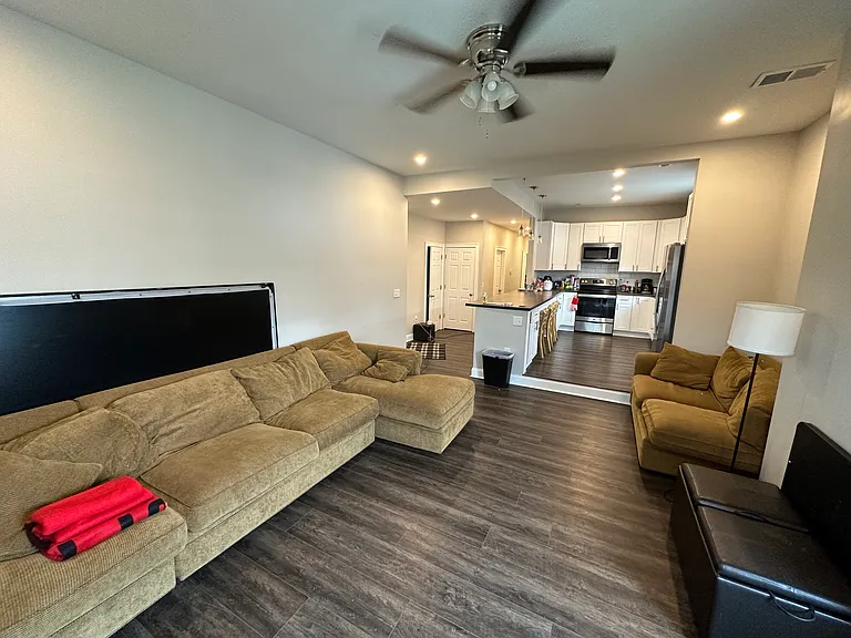 1808 Williams Ave #2 — Photo 3
