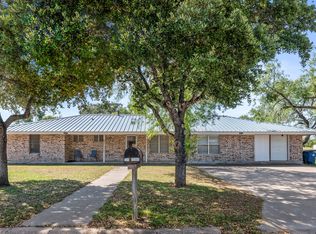 221 Texas St, Mathis, TX 78368