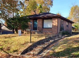 114 N 1st St, Grayville, IL 62844