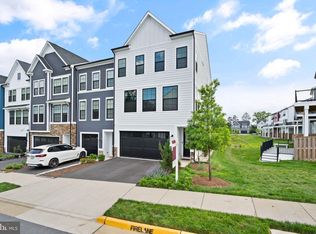 42275 Makintosh Farm Ter, Chantilly, VA 20152
