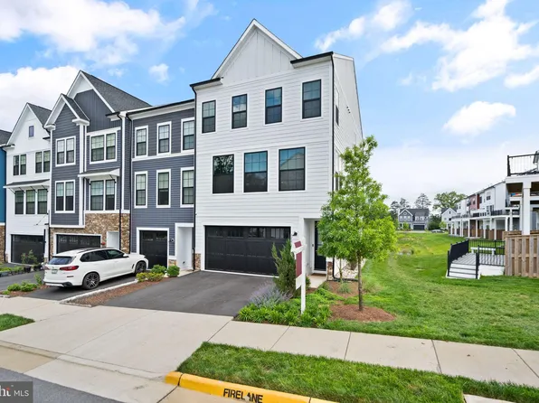 42275 Makintosh Farm Ter, Chantilly, VA 20152