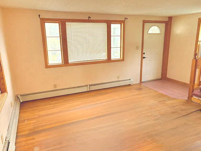 317 Willetts Ave — Photo 5
