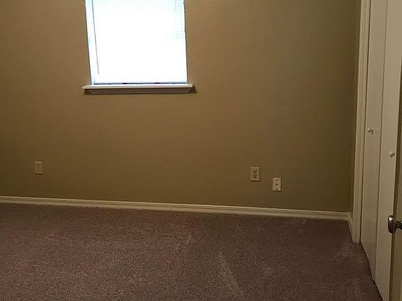5th image of 302 Patriot Cir