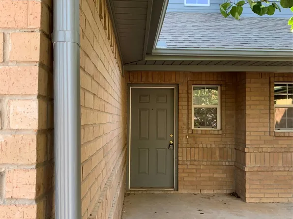 1325 Village Garden Dr, Azle, TX 76020