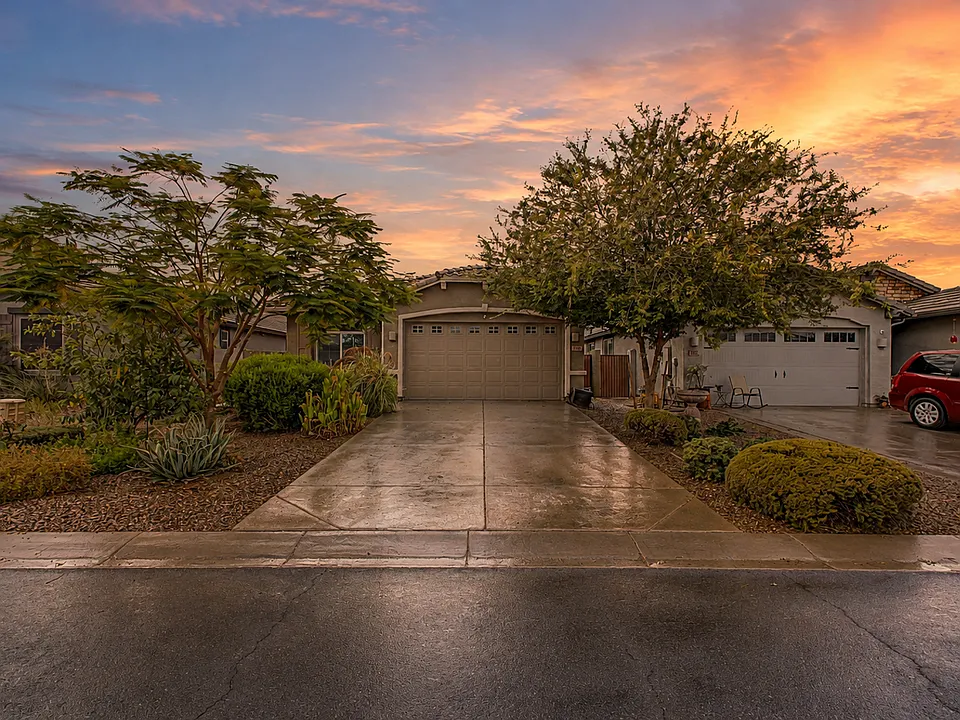 327 W Tamarack Dr
