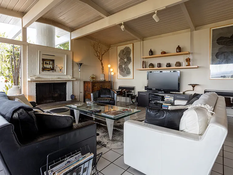 Longbow Dr — Photo 16
