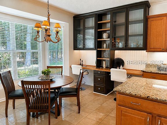 3rd image of 179 Hampton Circle