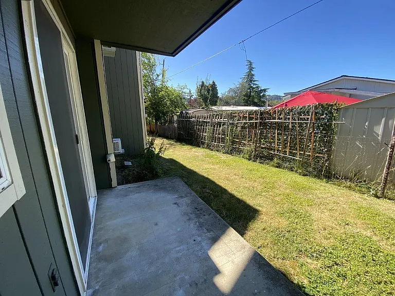 152 NE Atkinson Ct #33 — Photo 22