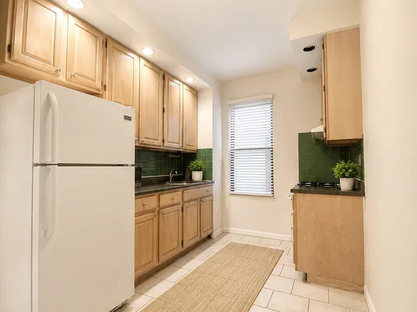 2323 28th Ave APT 1F, Astoria, NY 11102