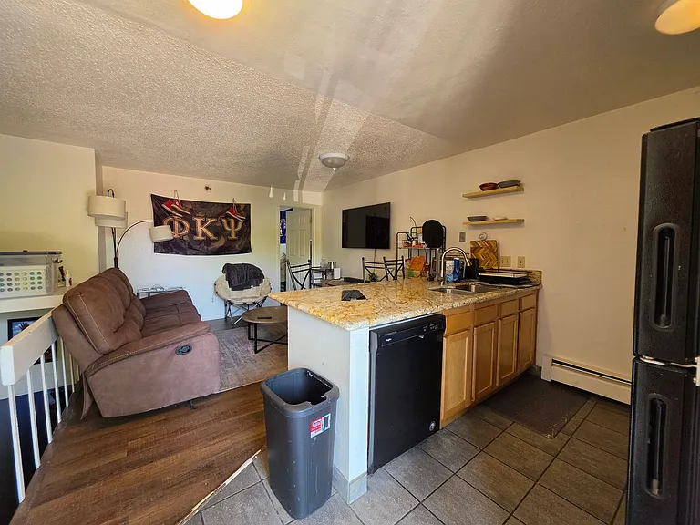 1065 University Ave #115 — Photo 2