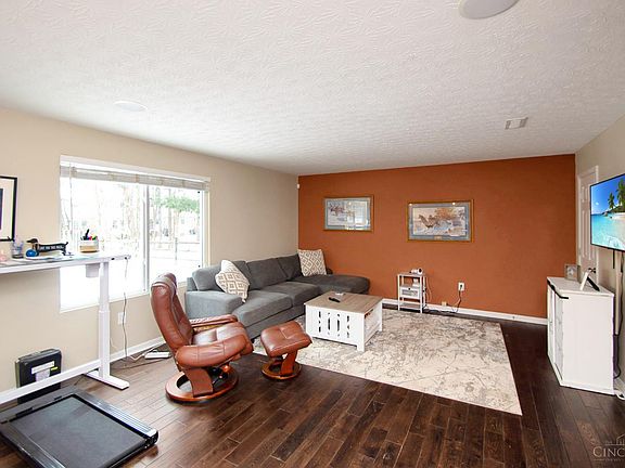 2nd image of 9 Woodside Park Dr