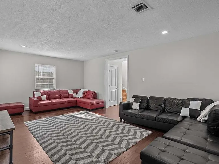3718 Eagle St — Photo 10