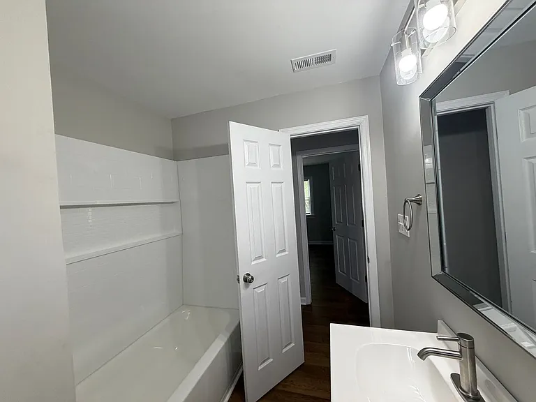 2100 Wright Ave — Photo 13