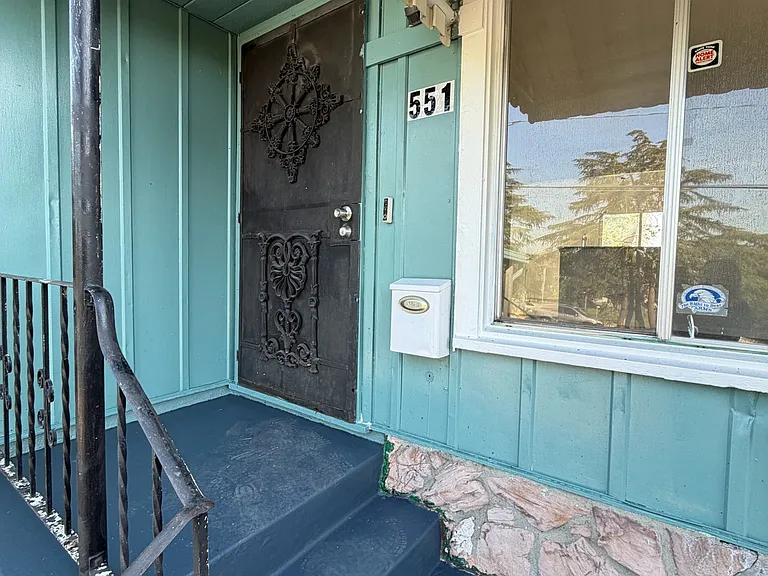 551 5th St — Photo 3