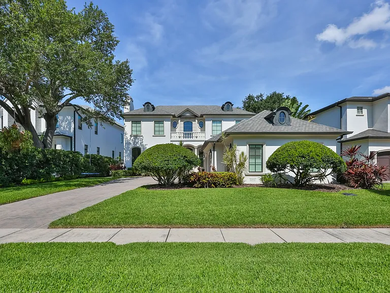 629 Riviera Dr — Photo 3
