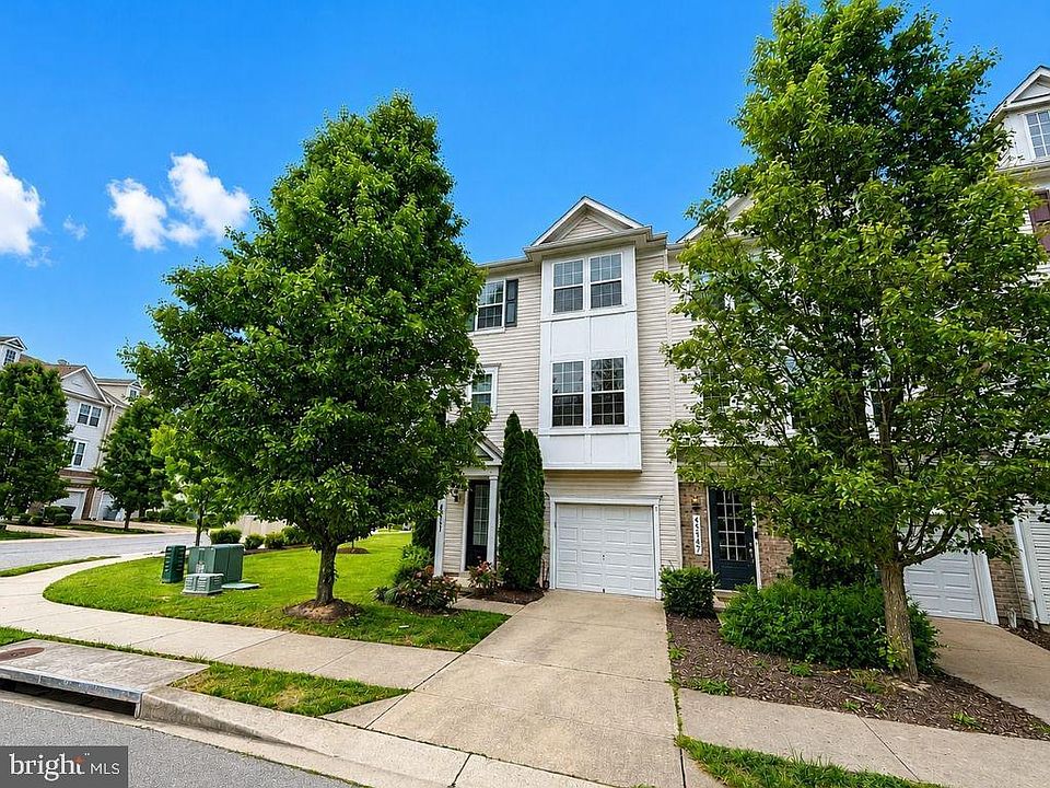 1st image of 43551 Wild Iris St