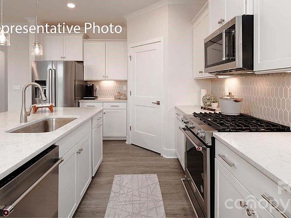 5th image of 3237 Oberon St
