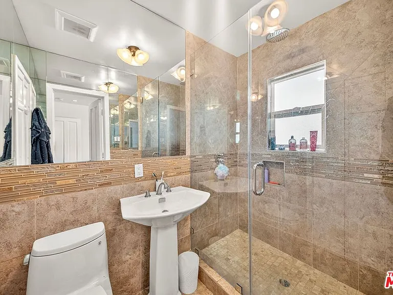 9928 Robbins Dr — Photo 31