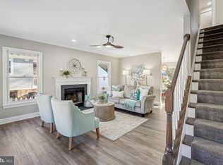 7 1st St SW, Leesburg, VA 20175