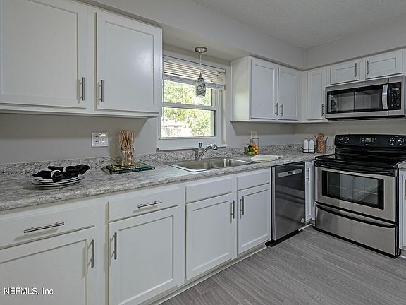 4th image of 2433 WASHINGTON Street