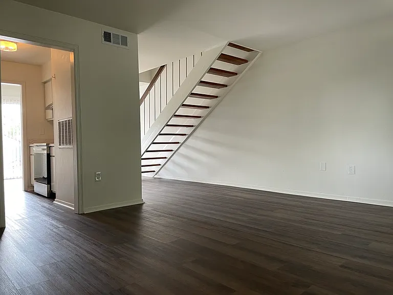 872 Arlington Ave #12 — Photo 3