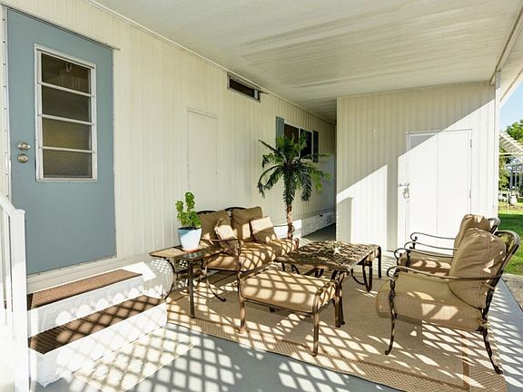 5th image of 912 Laurel Cir