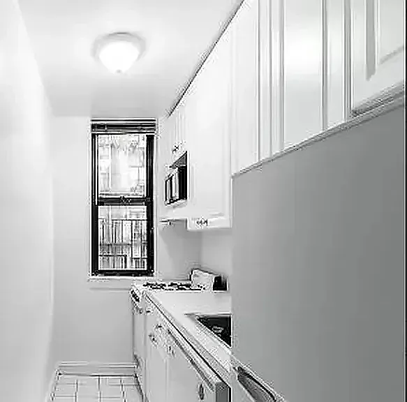 426 E 81st St #2C — Photo 3